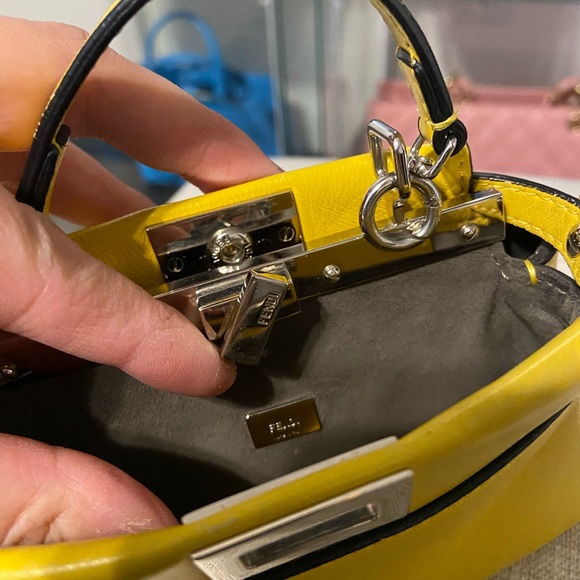 Micro peek a boo - Picture 9 of 13